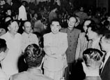 1956年5月26日，周恩来总理在中南海怀仁堂举行十二年科技发展远景规划招待酒会